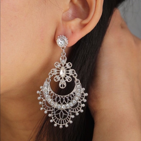 Mary & Heart Jewelry - Last 1❗️ Silver Crystal Chandelier Earrings